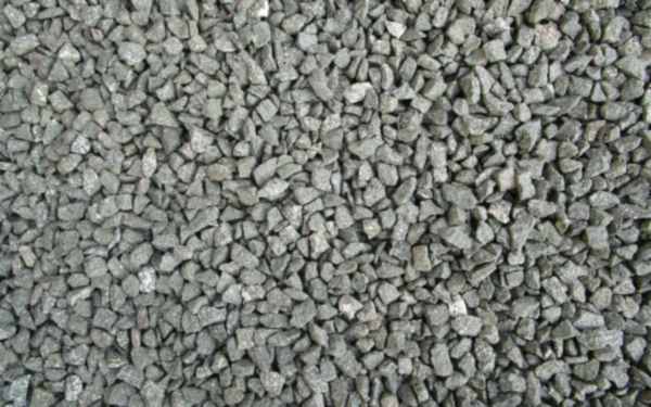 Small crushed grey stone chips of the 6 mm blue metal type, close-up — stock photo